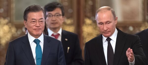 El presidente de Rusia, Vladímir Putin y el presidente surcoreano, Moon Jae-in en Moscú El presidente de Rusia, Vladímir Putin y el presidente surcoreano, Moon Jae-in en Moscú - Sputnik 日本