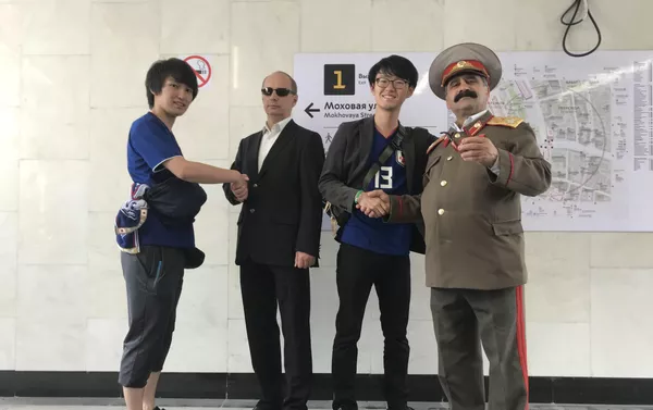クレムリン付近にいた、プーチンとスターリンのコスプレをした人と一枚 クレムリン付近にいた、プーチンとスターリンのコスプレをした人と一枚 - Sputnik 日本