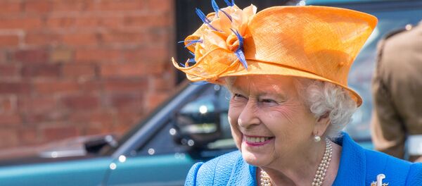 La reina Isabel II llega al hospital donde se encuentran las víctimas del atentado en Mánchester - Sputnik 日本