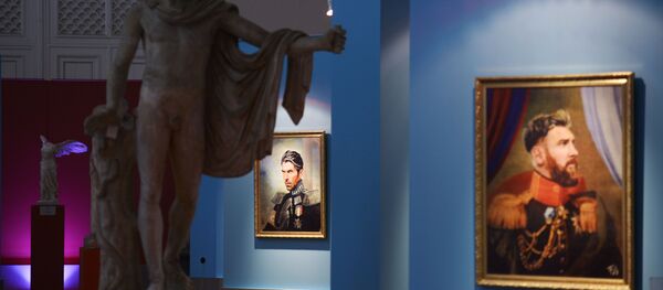 Портреты  аргентинского футболиста Лионеля Месси и итальянского футболиста, вратаря Джанлуиджи Буффона на выставке Подобно богам, приуроченной к ЧМ-2018 по футболу в музее Академии художеств в Санкт-Петербурге Портреты  аргентинского футболиста Лионеля Месси и итальянского футболиста, вратаря Джанлуиджи Буффона на выставке Подобно богам, приуроченной к ЧМ-2018 по футболу в музее Академии художеств в Санкт-Петербурге - Sputnik 日本