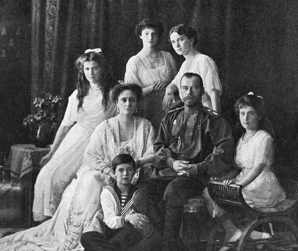 ニコライ2世のための十字行に1万人 102年前に銃殺された地で ロシア ニコライ2世のための十字行に1万人 102年前に銃殺された地で ロシア - Sputnik 日本