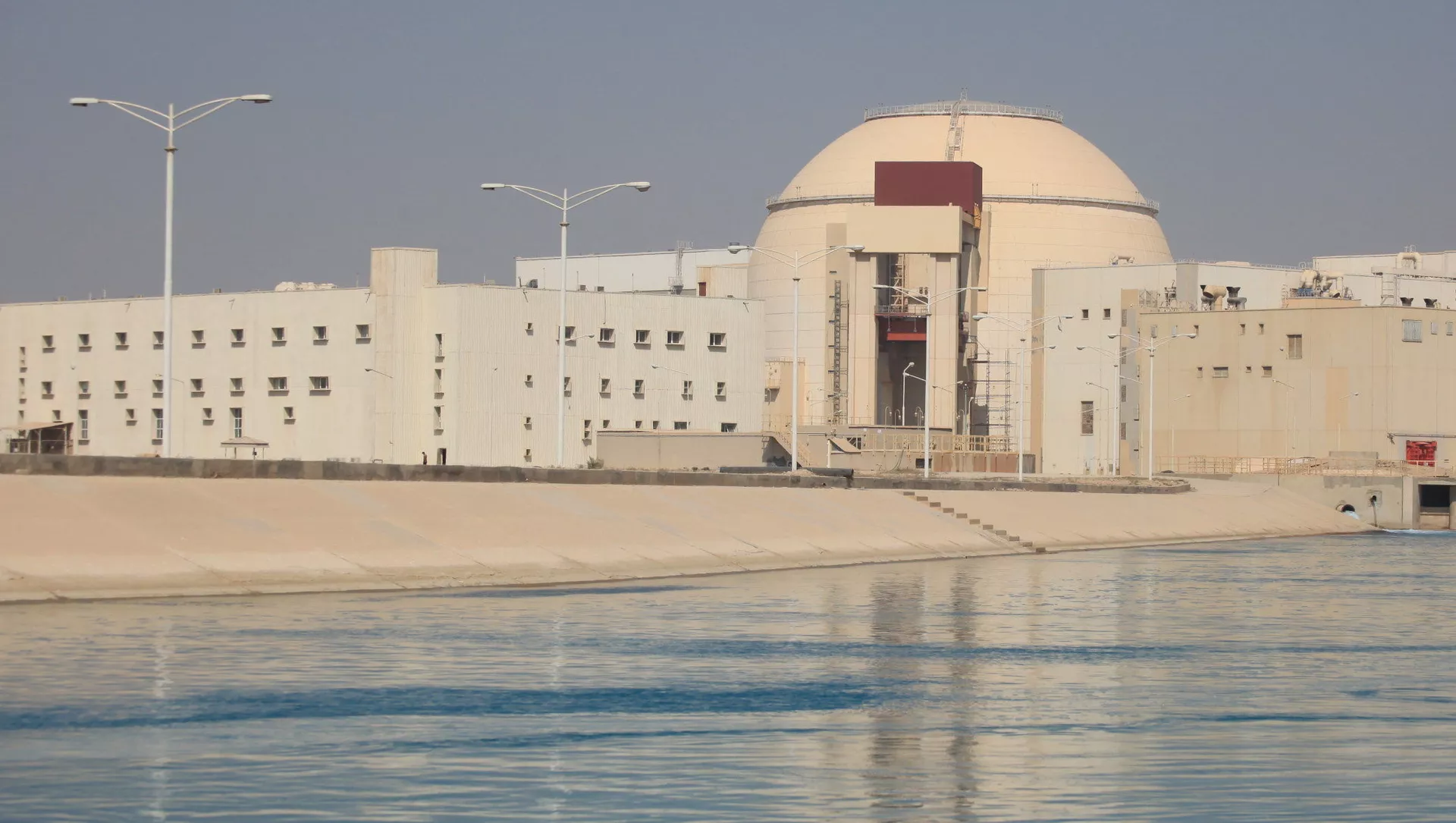 イランのブーシェフル原発で停電トラブル