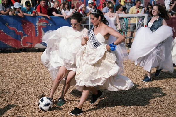 花嫁たちのサッカーの試合。ロシア - Sputnik 日本