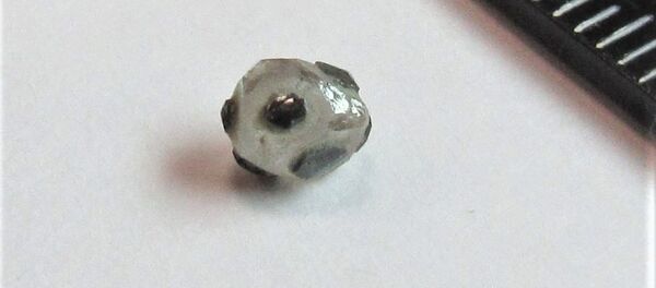 アルハンゲリスク州でサッカーボールの形をしたダイヤモンドが見つかる - Sputnik 日本