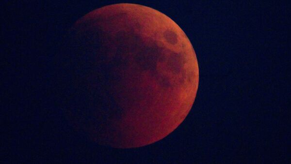 「血の滴る」月と火星　今世紀最長の皆既月食が今月末に - Sputnik 日本