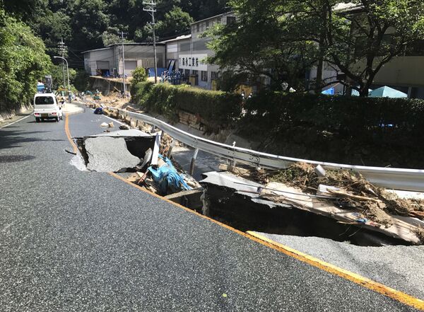 大雨の被害を受けた道路。広島市 - Sputnik 日本