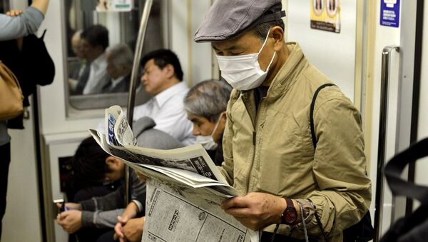 新聞を読んでいる男性 - Sputnik 日本