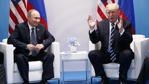 Russlands Präsident Wladimir Putin und US-Präsident Donald Trump (Archivbild) - Sputnik 日本