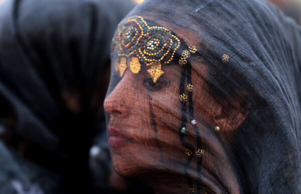 タンタンのムッセム祭りに伝統衣装を来て参加する女性。モロッコ - Sputnik 日本