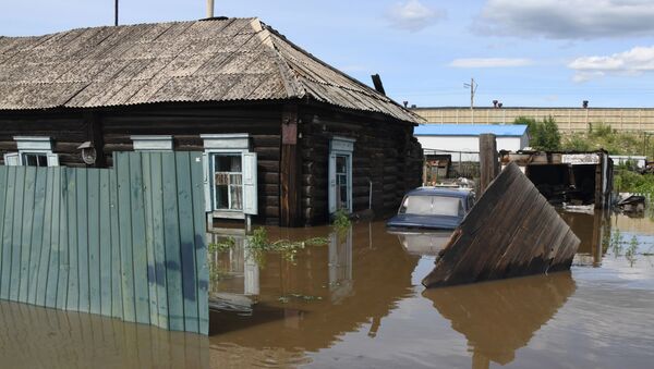 Частный дом в Чите, затопленный в результате притока воды в реке Читинка - Sputnik 日本
