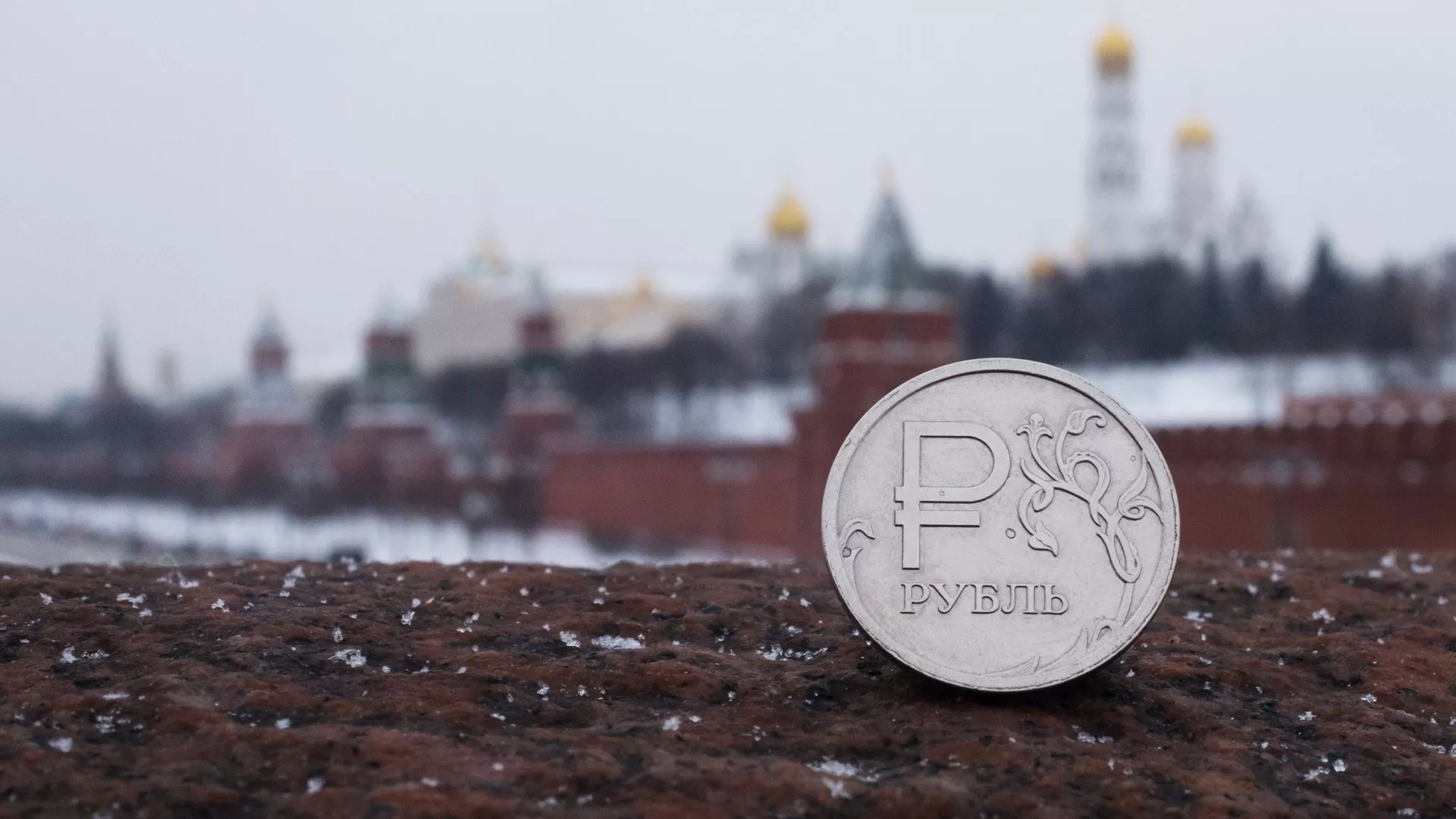 外国銀行のロシア撤退　ルーブル高が「頭痛の種」に