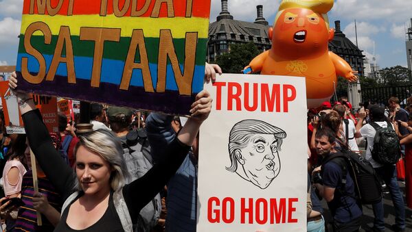 Manifestantes protestan en el centro de Londres contra la visita del presidente de Estados Unidos, Donald Trump - Sputnik 日本