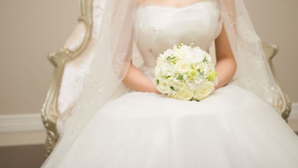 Невеста со свадебным букетом - Sputnik 日本