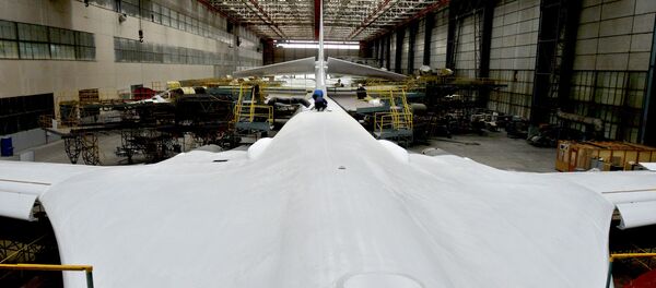 Стратегический бомбардировщик ТУ-160 в цехе Казанского авиазавода Стратегический бомбардировщик ТУ-160 в цехе Казанского авиазавода - Sputnik 日本