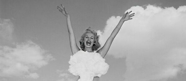 Мисс Атомная бомба Ли Мерлин, Лас-Вегас, 24 мая 1957 года Мисс Атомная бомба Ли Мерлин, Лас-Вегас, 24 мая 1957 года - Sputnik 日本