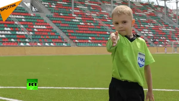 １０歳のエムバペとグリーズマン：ロシアのジュニアサッカースクールの生徒たちが、W杯決勝戦を再現 - Sputnik 日本