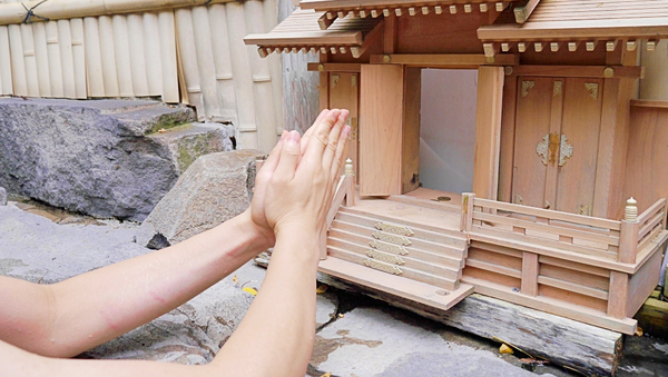 長野の温泉、神社への「お祈り」で男湯と女湯をつなぐ小窓が開く - Sputnik 日本