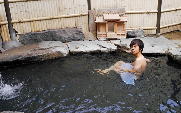 長野の温泉、神社への「お祈り」で男湯と女湯をつなぐ小窓が開く - Sputnik 日本