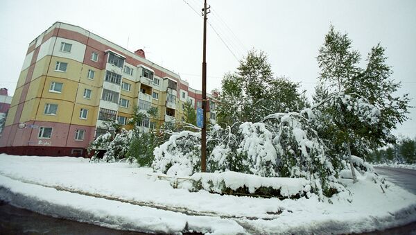 ロシアで降雪　ヤクーチアのいくつもの地区で真夏に雪 - Sputnik 日本