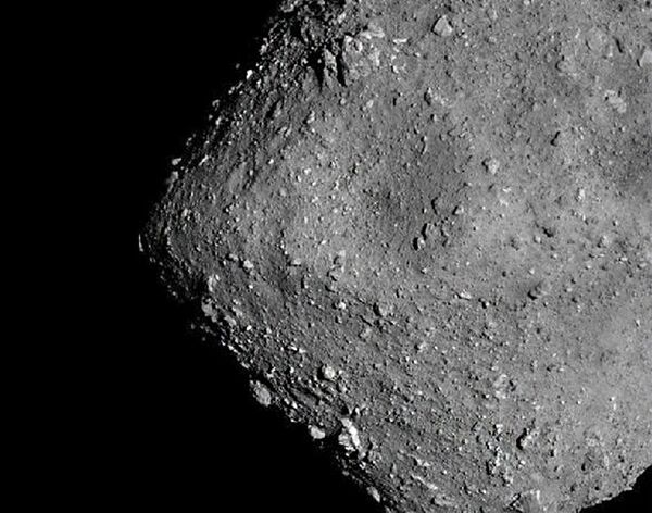日本の探査機「はやぶさ2」によって6キロの距離から撮影された小惑星「りゅうぐう」の画像 日本の探査機「はやぶさ2」によって6キロの距離から撮影された小惑星「りゅうぐう」の画像 - Sputnik 日本