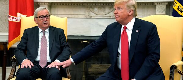 Trump meets with European Commission President Juncker at the White House in Washington Trump meets with European Commission President Juncker at the White House in Washington - Sputnik 日本