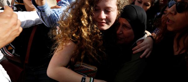 Юная палестинка Ахед Тамими, освобожденная из израильской тюрьмы Юная палестинка Ахед Тамими, освобожденная из израильской тюрьмы - Sputnik 日本