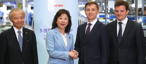 野田総務相、ロシア初訪問:東芝が機材を納入したモスクワ国際郵便交換局を視察【写真】 野田総務相、ロシア初訪問:東芝が機材を納入したモスクワ国際郵便交換局を視察【写真】 - Sputnik 日本