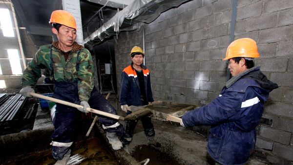 Рабочие из КНДР на строительстве многофункционального концертно-спортивного комплекса во Владивостоке - Sputnik 日本