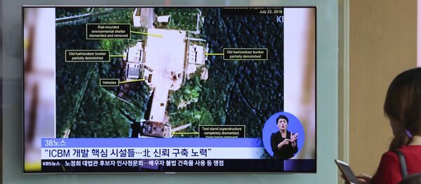 A TV screen shows a satellite image of North Korea's Sohae launch site, during a news program at the Seoul Railway Station in Seoul, South Korea, Tuesday, July 24, 2018. A TV screen shows a satellite image of North Korea's Sohae launch site, during a news program at the Seoul Railway Station in Seoul, South Korea, Tuesday, July 24, 2018. - Sputnik 日本