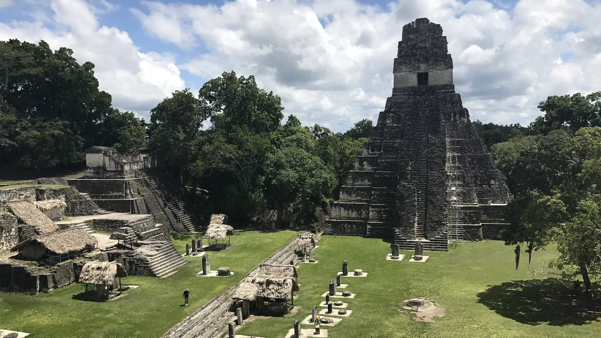 古代マヤのピラミッド建設