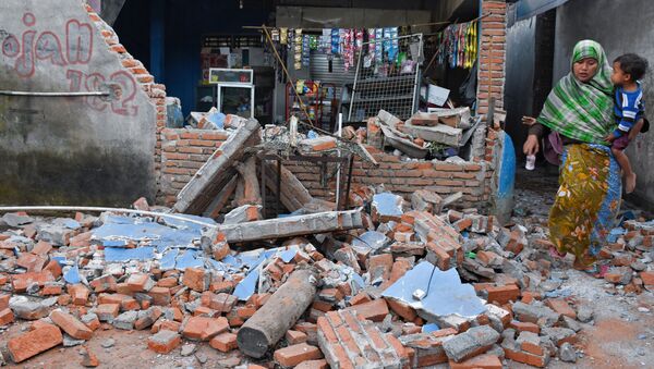 インドネシア・ロンボク島地震の死者１３１人に - Sputnik 日本