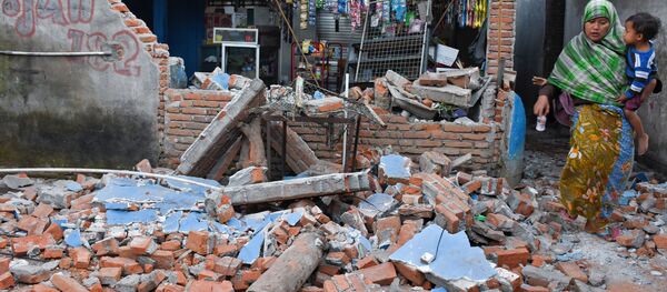 インドネシア・ロンボク島地震の死者１３１人に - Sputnik 日本