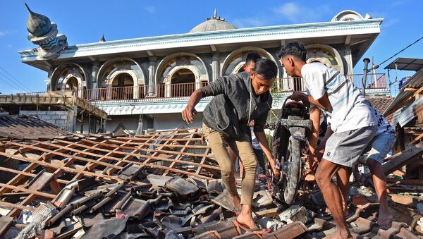 インドネシア・ロンボク島で発生した地震の被災者 - Sputnik 日本