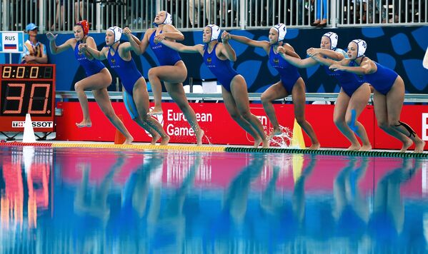 第１回欧州バクー五輪大会、女子水球の決勝、ロシア対スペイン戦、試合前の緊張に耐えるロシア人選手ら - Sputnik 日本