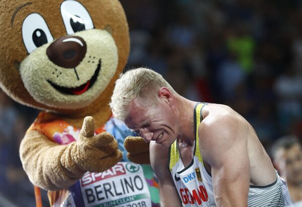 ドイツのベルリンで行われた陸上競技の欧州選手権で、十種競技での優勝を喜ぶドイツのアルトゥール・アーベレ選手 - Sputnik 日本