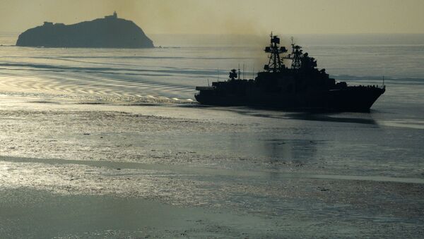 Большой противолодочный корабль Тихоокеанского флота РФ Адмирал Трибуц в проливе Босфор Восточный во Владивостоке - Sputnik 日本