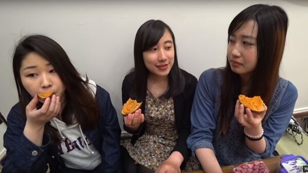 ロシア料理、どんな味？　日本女子３人が「ズッキーニのイクラ」に挑戦 - Sputnik 日本