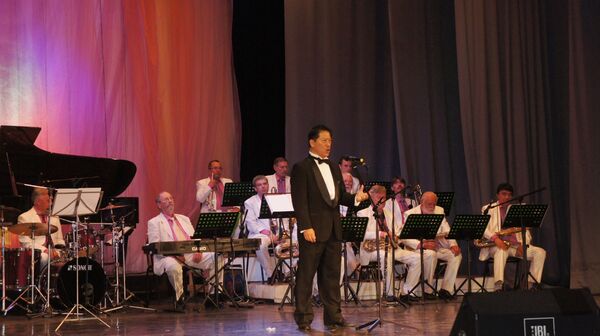 コンサートに出演するジャパンクラブの岡田事務局長 コンサートに出演するジャパンクラブの岡田事務局長 - Sputnik 日本
