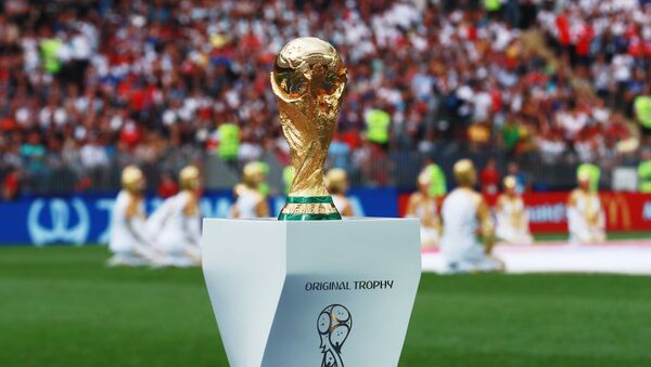 World Cup Trophy before the start of the final match of the FIFA World Cup between the national teams of Croatia and France - Sputnik 日本