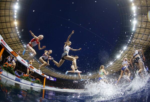 ベルリンで開かれた陸上競技の欧州選手権で行われた、女子３千メートル障害のレース - Sputnik 日本
