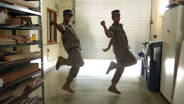 「C’mon baby アメリカ！」　日本の人気曲に合わせて米兵がダンス - Sputnik 日本