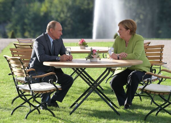 プーチン大統領とメルケル独首相。独政府迎賓館で開いた首脳会談で - Sputnik 日本