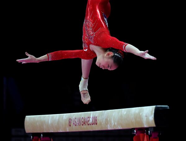 中国の女子体操選手、劉婷婷。　ジャカルタ・アジア大会の体操の試合で - Sputnik 日本