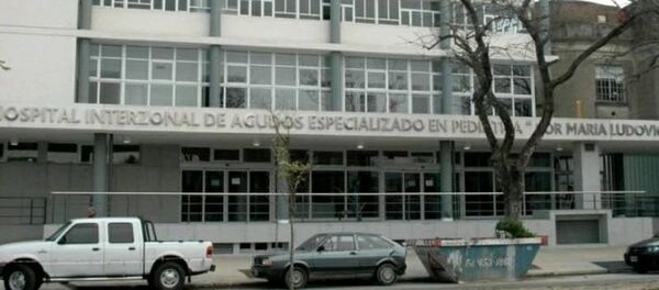 女性警官、医師に無視されていた赤ちゃんに授乳 女性警官、医師に無視されていた赤ちゃんに授乳 - Sputnik 日本