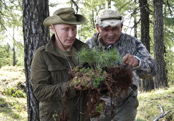 ロシアのトゥヴァ共和国で休暇中のロシアのプーチン大統領とショイグ国防相 - Sputnik 日本