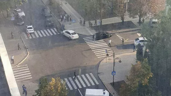 Сотрудники правоохранительных органов в Донецке после взрыва - Sputnik 日本