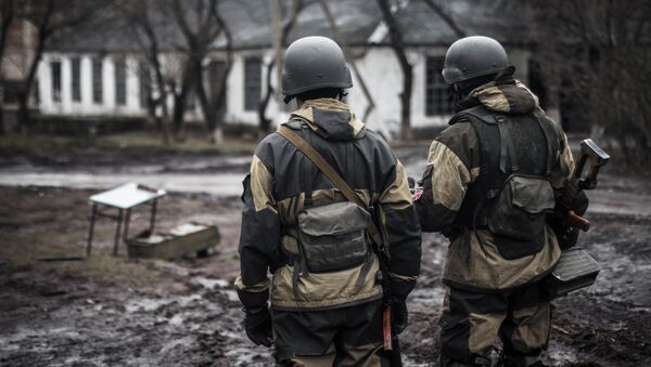 Voluntarios de la república autoproclamada de Donetsk en el pueblo de Shirókino - Sputnik 日本