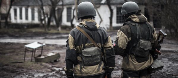 Voluntarios de la república autoproclamada de Donetsk en el pueblo de Shirókino - Sputnik 日本