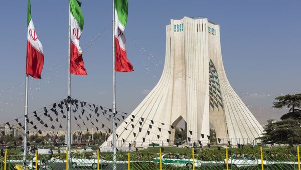 テヘランのアーザーディー・タワー - Sputnik 日本