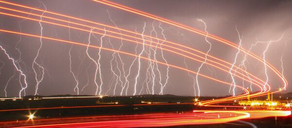 米国、倉庫に落雷でウィスキー300万リットルが燃える 米国、倉庫に落雷でウィスキー300万リットルが燃える - Sputnik 日本